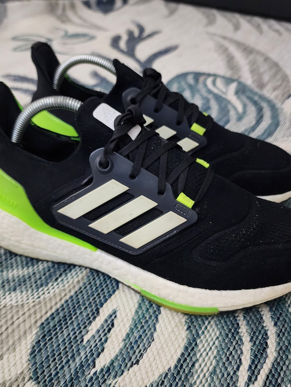 Adidas UltraBoost 22 Trainers Men 9.5 Black Solar Green Running Shoes Sneakers